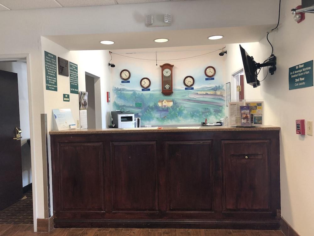 לואיוויל Howard Johnson By Wyndham Airport מראה חיצוני תמונה