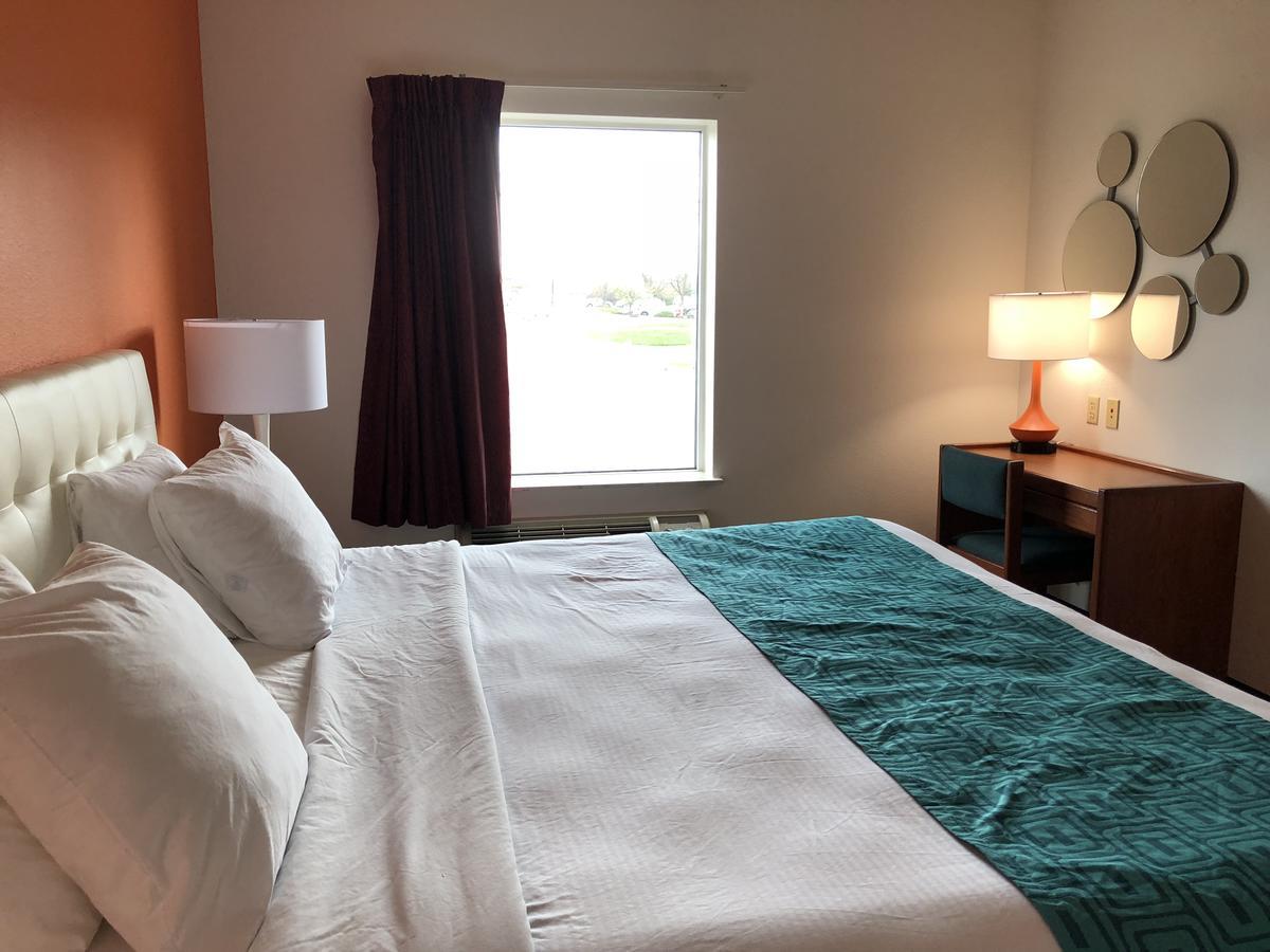 לואיוויל Howard Johnson By Wyndham Airport מראה חיצוני תמונה