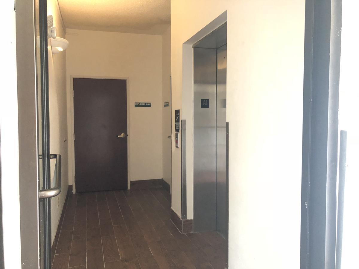 לואיוויל Howard Johnson By Wyndham Airport מראה חיצוני תמונה